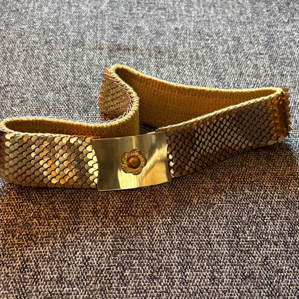 Vintage Womens Gold Tone Stretch Belt